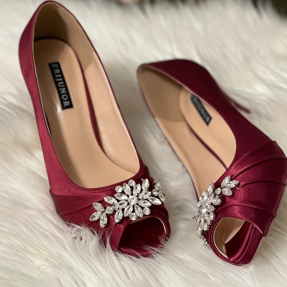 Women shoes size 6 New with out the box